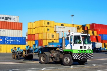 Busan Port Introduces Drowsy Driving Prevention Device for Yard Tractors