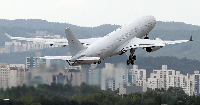 A multirole aerial tanker KC-330 departs from Seoul Air Base in Seongnam, south of the capital, on Aug. 14, 2021, carrying a special delegation to bring home the remains of a legendary Korean independence fighter, Hong Beom-do, from Kazakhstan. (Yonhap)
