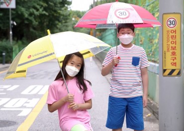 LG Display Distributes Transparent Safety Umbrellas to Children