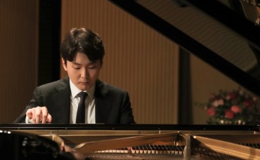 Pianist Cho Seong-jin Pre-releases Single from Upcoming Handel Album