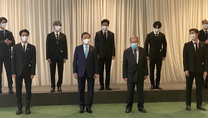 South Korean President Moon Jae-in (2nd from L, front) and U.N. Secretary-General Antonio Guterres (2nd fron R, front) take a commemorative photo with the members of BTS at U.N. headquarters on Sept. 20, 2021, in this photo provided by Cheong Wa Dae.