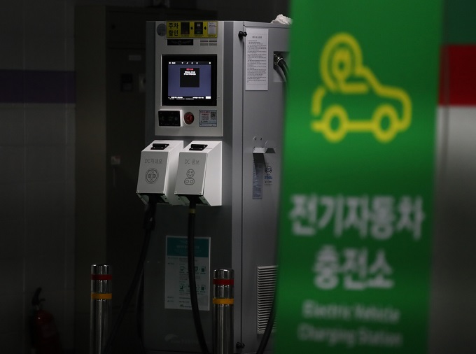 Chargers for electric vehicles are installed at a parking lot of COEX in Seoul on Sept. 7, 2021. (Yonhap)