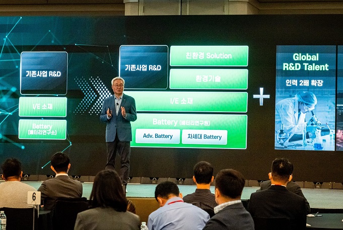 Kim Jun, CEO and president of SK Innovation Co., introduces the company's vision and financial strategy in a forum to attract new recruits in the electric vehicle battery business, held in San Francisco, the United States, on Oct. 2, 2021, in this photo provided by SK Innovation.