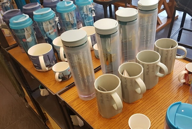 Tumblers Sold at Coffee Shops Turn into Unnecessary Waste Due to Lack of Available Replaceable Parts