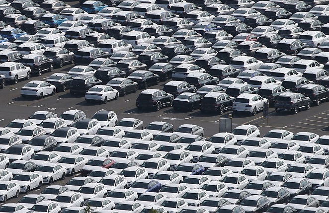 This file photo, taken Aug. 2, 2021 and provided by Hyundai Motor, shows newly completed vehicles waiting to be shipped for exports at the carmaker's port in Ulsan, 414 kilometers southeast of Seoul. (Yonhap)