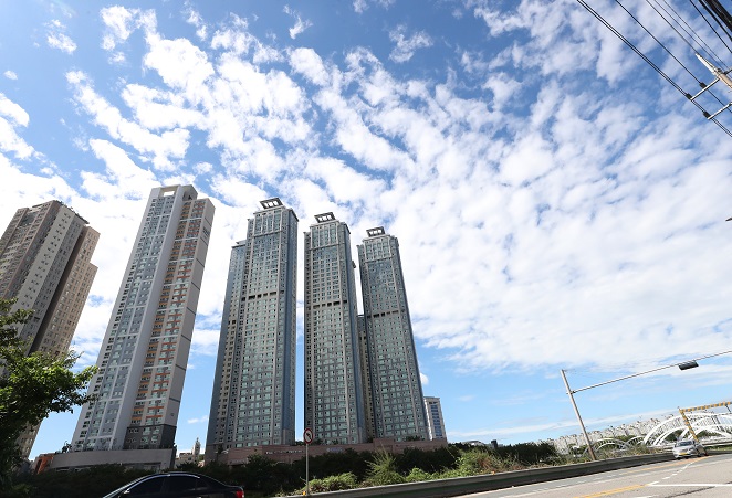 This file photo taken on Sept. 17, 2021, shows a clear sky over Jeonju, southwestern South Korea, after rain. (Yonhap)