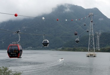 Tourists Flock to New Chuncheon Lake Cable Car