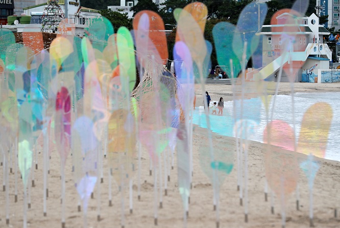 2021 Sea Art Festival Opens at Busan Beach