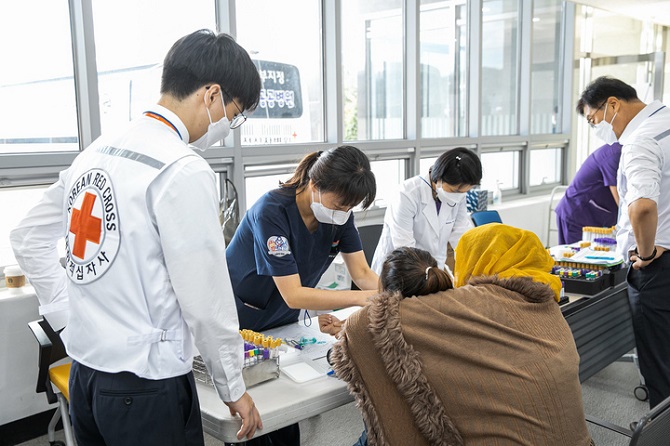 Evacuees from Afghanistan undergo medical examinations by Korean Red Cross medical staff at the National Human Resources Development Institute in the central county of Jincheon on Oct. 13, 2021, in this photo released by the Korean Red Cross on Oct. 15. 