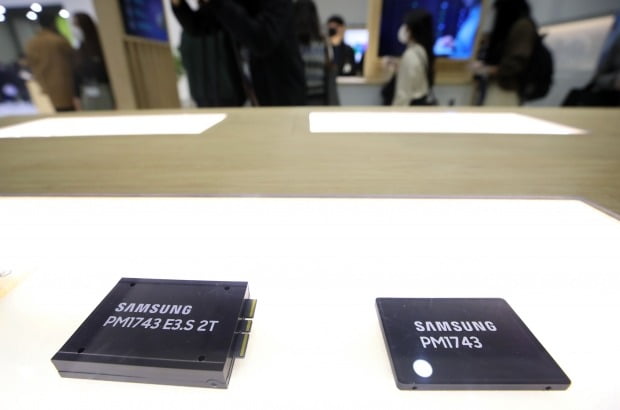 Samsung, SK hynix Tipped to Share Biz Info amid U.S. Pressure