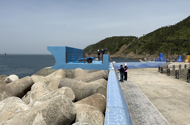 This photo provided by the Ministry of Oceans and Fisheries shows the wave energy demonstration plant in Jeju Island.