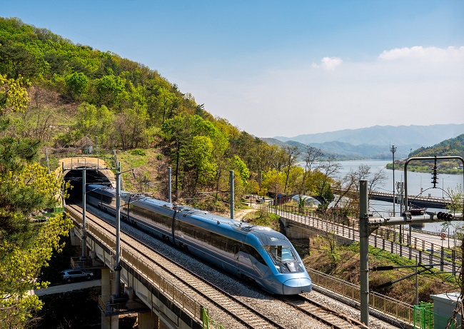 This file photo provided by the transport ministry shows the country's sole KTX-Eum bullet train on the Seoul-Gangneung route.