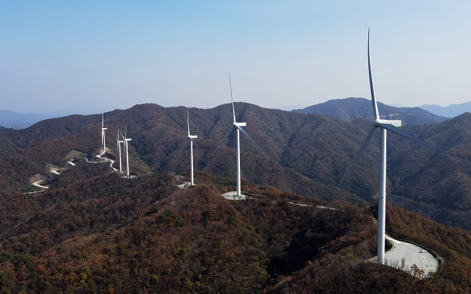A wind farm built by Doosan Heavy Industries & Construction Co. in Jangheung, about 400 kilometers south of Seoul, is seen in this photo provided by the power plant builder on Nov. 4, 2021. 