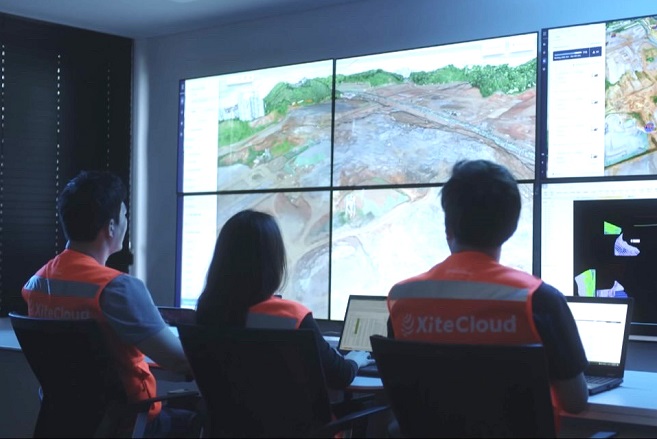 Officials from Hyundai Doosan Infracore Co. demonstrate cloud-based construction site management platform XiteCloud, which was developed by the construction equipment maker, in this photo provided Hyundai Doosan Infracore on Nov. 24, 2021. 