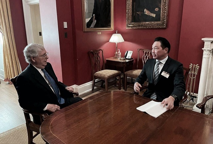 SK Group Chairman Chey Tae-won (L) speaks with Senate Republican Leader Mitch McConnell (R-KY) during his visit to Washington, D.C. last week, in this photo provided by the senator's office, and released by SK Group on Nov. 2, 2021.