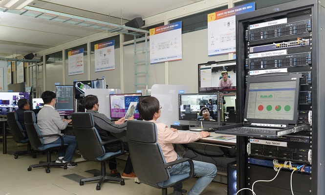 This photo, provided by the Electronics and Telecommunications Research Institute (ETRI) shows researchers demonstrating the AI-network convergence platform.