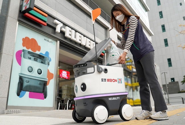 7-Eleven Introduces Autonomous Short-range Outdoor Delivery Robot