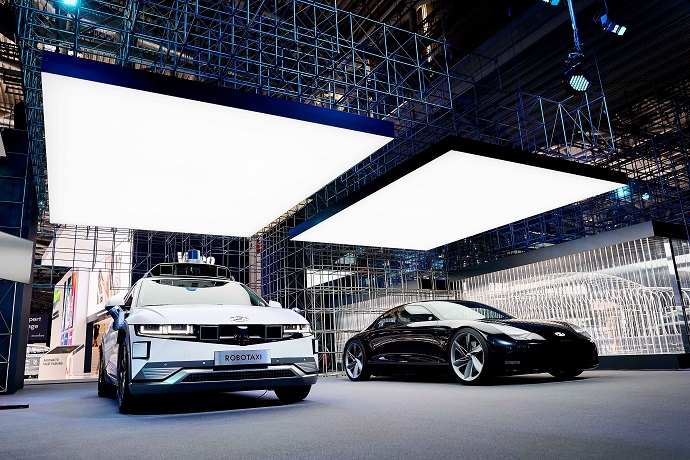 This photo provided by Hyundai Motor on Sept. 6, 2021, shows Hyundai Motor's IONIQ5 robo taxi (L) and Prophecy concept at IAA Mobility 2021 in Munich, Germany.