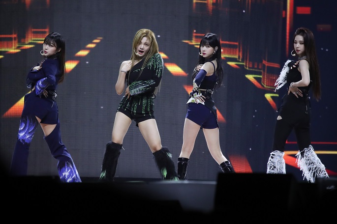 Gril group aespa performs for the World K-pop Concert: B.I.T. 4U Concert, held at the Korea International Exhibition Center (KINTEX) in Goyang, just northwest of Seoul, on Nov. 14, 2021. It is the group's first in-person concert since their debut a year ago amid the COVID-19. (Yonhap)