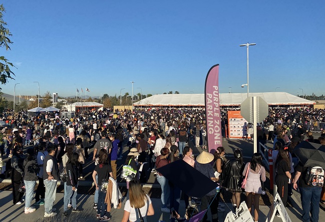 Fans of South Korean supergroup BTS wait to enter SoFi Stadium in Los Angeles on Nov. 27, 2021, for BTS' in-person concert, titled "BTS Permission To Dance On Stage - LA." (Yonhap)