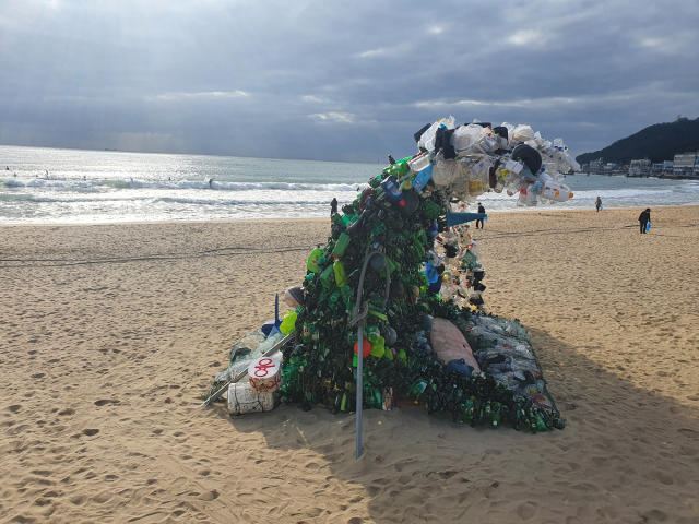 Busan’s Haeundae District Sets Up Sculptures Using Marine Litter