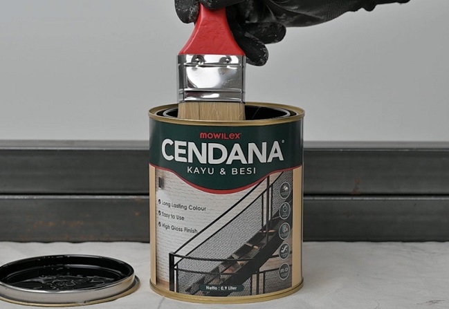 Mowilex has launched Cendana Kayu Besi, a lead-free solvent paint for wood and metal.