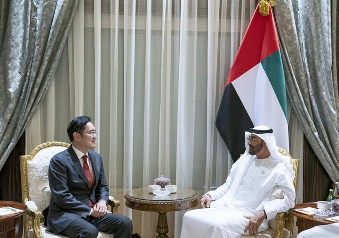 Samsung Electronics Vice Chairman Lee Jae-yong (L), the de facto leader of South Korea's top conglomerate, Samsung Group, meets Crown Prince of Abu Dhabi Mohammed bin Zayed Al-Nahyan on Feb. 11, 2019, in this photo captured from the latter's Twitter account.