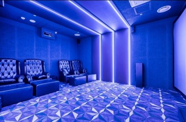 4-seat Movie Theater: Alternative for Multiplexes in Pandemic Era?