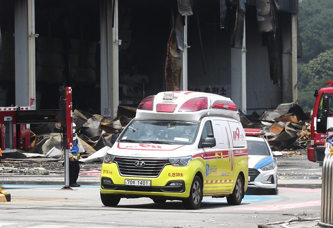 In this file photo, an ambulance arrives at a Coupang warehouse in Icheon, 80 kilometers southeast of Seoul, on June 19, 2021, following a fire accident at the facility. (Yonhap)