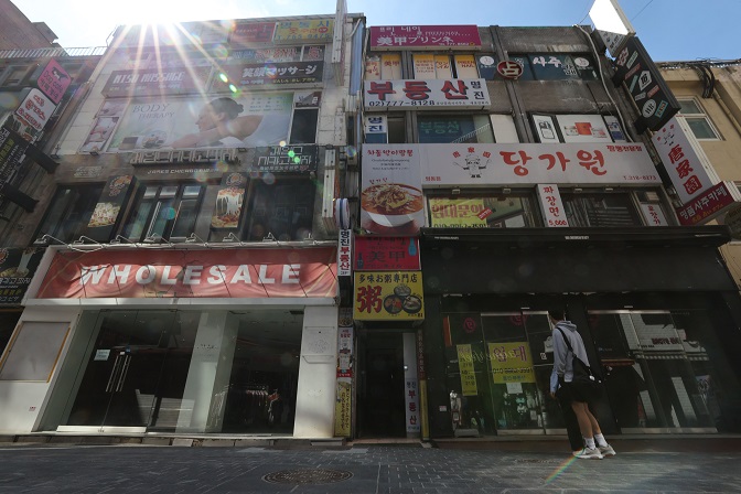 This undated file photo shows the shopping district of Myeongdong in Seoul, where stores with for lease signs have increased amid the pandemic. (Yonhap)