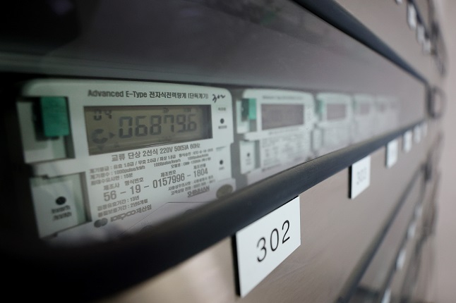 Electric meters are installed at an apartment in Seoul on Sept. 23, 2021. (Yonhap)