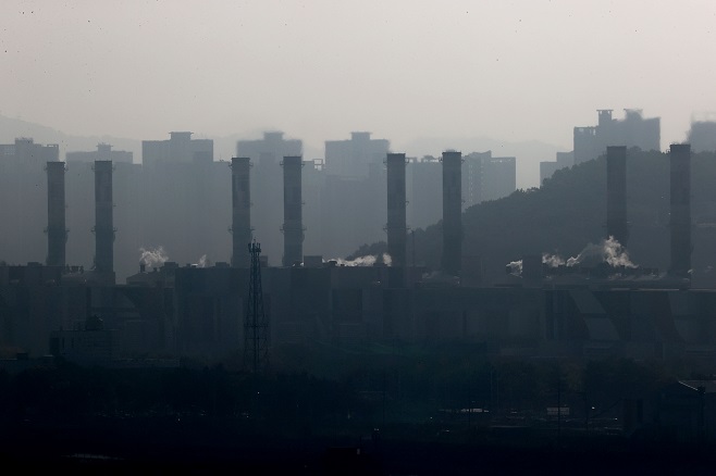 This Oct. 27, 2021, file photo shows a thermal power plant in Incheon, west of Seoul. (Yonhap)