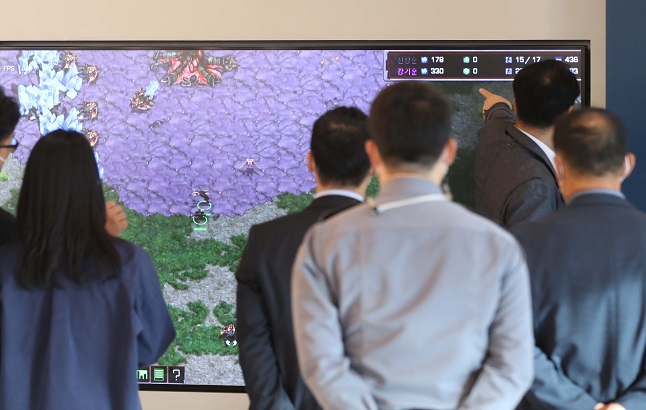 In this file photo, people watch an exhibition Starcraft match held on the sidelines of an esports policy forum at South Gyeongsang Provincial Council in Changwon, some 400 kilometers south of Seoul, on Nov. 2, 2021. (Yonhap)