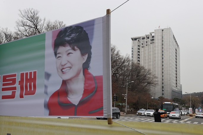 This photo taken on Dec. 24, 2021, shows a banner wishing former President Park Geun-hye health recovery in front of the Seoul hospital where Park is undergoing treatment. (Yonhap)