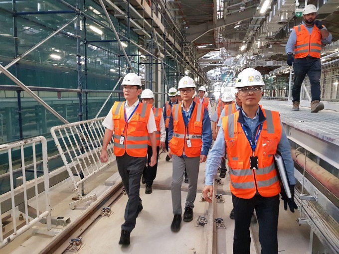 Lee Jae-yong (L), vice chairman of Samsung Electronics Co., visits the construction site of a metro station in Riyadh, Saudi Arabia, on Sept. 15, 2019, in this photo provided by the South Korean tech giant. Lee is the largest shareholder of Samsung C&T, Samsung's construction subsidiary taking part in a consortium for the construction project.