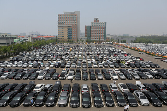 This undated file photo provided by Hyundai Glovis shows its used car wholesale market for business-to-business transactions in Siwha, Gyeonggi Province.