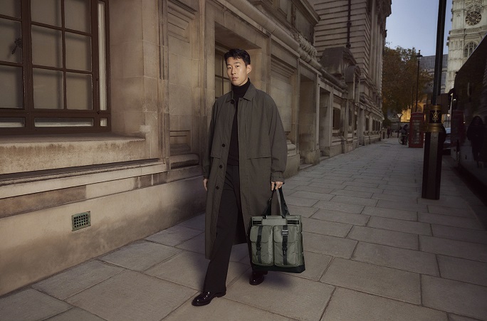 Son Heung-Min with the Liaison Tote