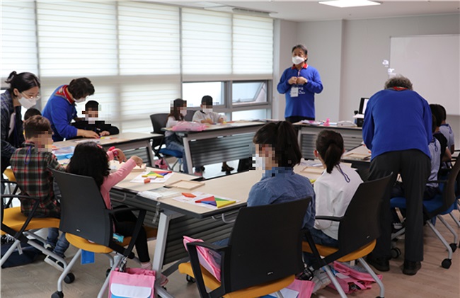 This photo, provided by the justice ministry, shows young Afghan evacuees undergoing a psychology consultation program at the education ministry in Seoul in September 2021.