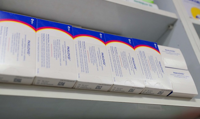 This photo, taken Jan. 14, 2022, shows antiviral COVID-19 treatment pills on the shelf of a pharmacy in Daegu, 300 kilometers south of Seoul. (Yonhap)