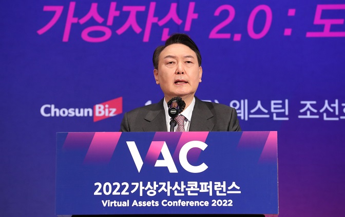 Yoon Suk-yeol, the presidential candidate of the main opposition People Power Party, delivers remarks at the Virtual Assets Conference 2022 at a Seoul hotel on Jan. 20, 2022. (Pool photo) (Yonhap)