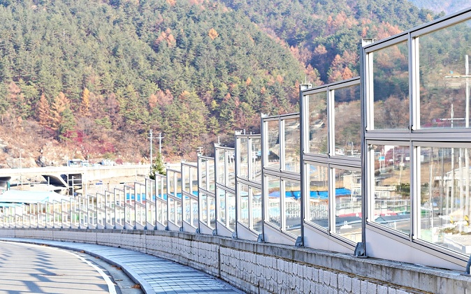 This file photo shows noise isolation barriers on a road in Taebaek, 271 kilometers northeast of Seoul. (Yonhap)