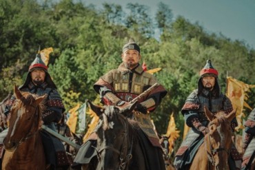 KBS Apologizes for Horse Tripping During Filming of ‘Lee Bang-won’