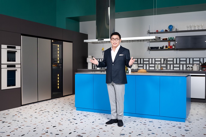This photo, provided by Samsung Electronics Co., shows Lee Jae-seung, the head of Samsung's digital appliances business, introducing new customizable home appliances during the Bespoke Home 2022 event at the tech giant's main store in Seoul.