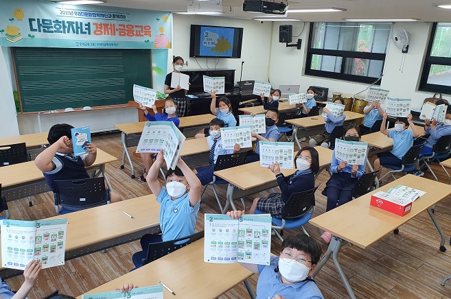 This file photo shows students taking class at the International Mongolia School in eastern Seoul. (Yonhap)