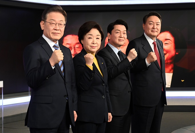 Ahn Overwhelms Other Presidential Candidates in Reported Assets