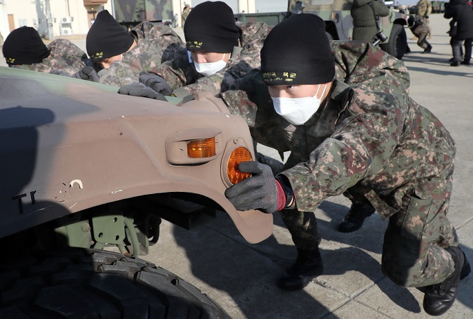 Cadets of the Korea Military Academy (KMA) engage in a "Humvee competition" as part of a training program at Camp Humphreys, a sprawling U.S. base in Pyeongtaek, 70 kilometers south of Seoul, on Feb. 17, 2022. (Yonhap)