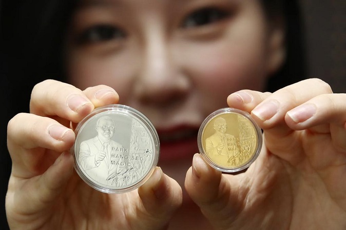 Park Hang-seo Commemorative Medal Released in Vietnam