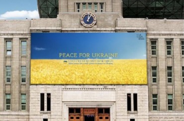‘Peace for Ukraine’ Message Put Up on Seoul City Library Building