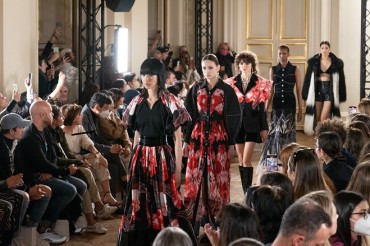 K-Fashion Sweeps Paris Fashion Week