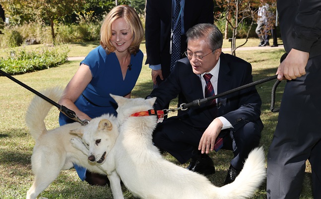Moon to Part with 2 Dogs Gifted from N. Korea